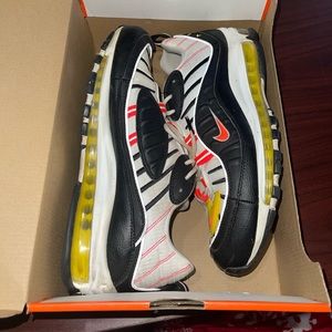 Nike mens tennis shoes